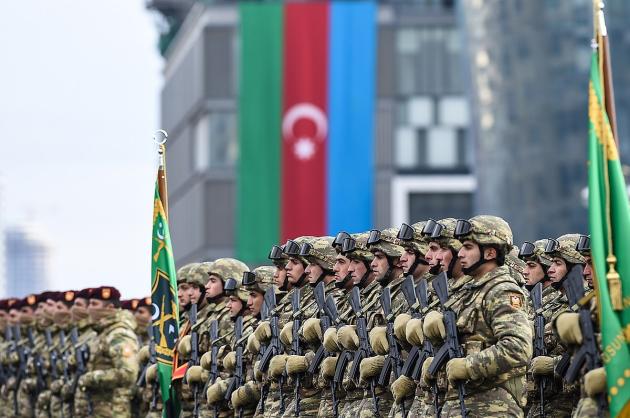 Azerbaijan chiede armi all'Italia per 2 mld €, ok di Crosetto ma Tajani frena: governo al bivio sul Caucaso