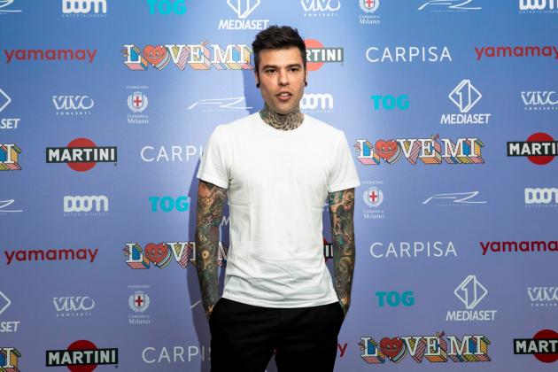 Fedez ricoverato, nuova ulcera sanguinante e intervento chirurgico, escluse dimissioni nei prossimi giorni