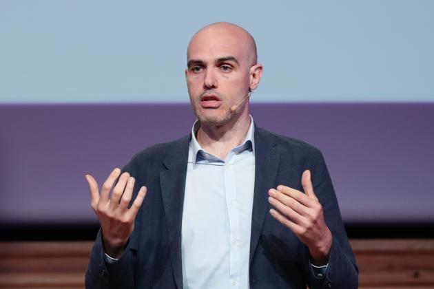 Dario Fabbri non è laureato, l'esperto di geopolitica: "Ho preferito formarmi da autodidatta", e scoppia la polemica