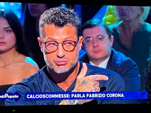 Corona sbotta dopo l'ospitata flop ad Avanti Popolo: "Hanno censurato audio di Zaniolo con 3 calciatori di serie a. Hanno preso per il cu*o me e voi"
