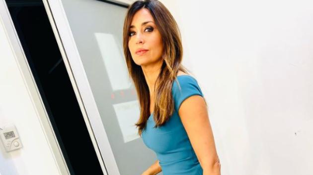 Chi è Viviana Gugliemi, la giornalista che nel fuorionda di Giambruno non risponde quasi mai alle provocazioni di mr. Meloni