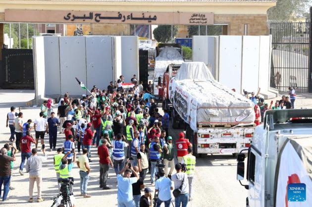 Striscia Gaza, Mezza Luna Rossa su valico Rafah: "Entrati 20 camion di aiuti umanitari e subito chiuso, centinaia ancora parcheggiati in Egitto" - IN AGGIORNAMENTO