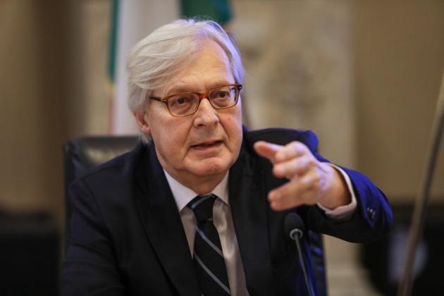 Sgarbi, Antitrust: "Incompatibilità tra mestiere di conferenziere e sottosegretario per cachet d'oro"; ma lui è da Porro gratis
