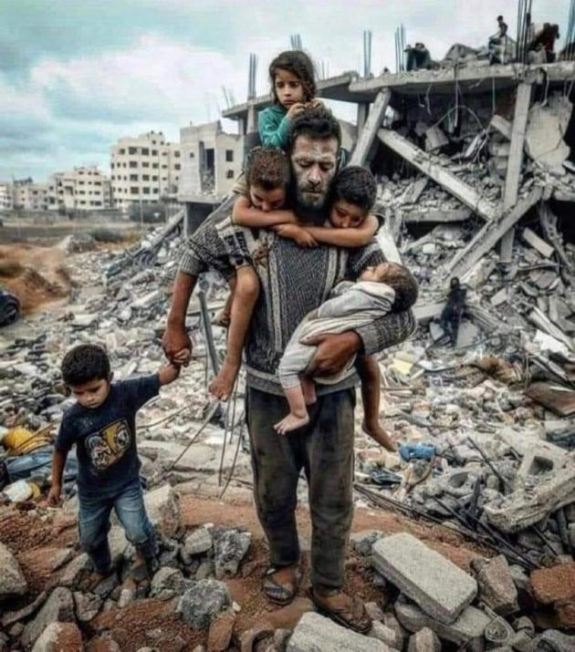 Notte di bombardamenti a Gaza, Israele colpisce 150 obiettivi sotterranei. Ucciso il capo delle forze aeree di Hamas che guidò attacco con parapendii