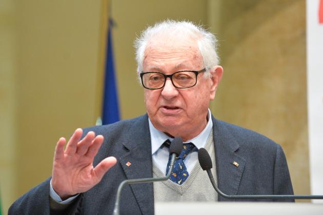 Addio a Luigi Berlinguer, morto l'ex ministro dell'istruzione: aveva 91 anni, era ricoverato da agosto