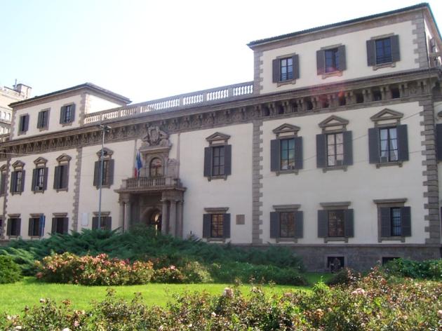 Milano, Polizia Locale senza bagni per nuovi divieti di Sala all'ingresso dell'area B: mezzi della ditta di costruzione bloccati fuori da oltre un mese