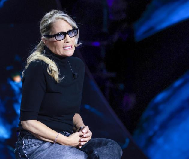 Heather Parisi: "Ad Amici copione da recitare", Mediaset: "Parole inaccettabili, agiremo per vie legali"