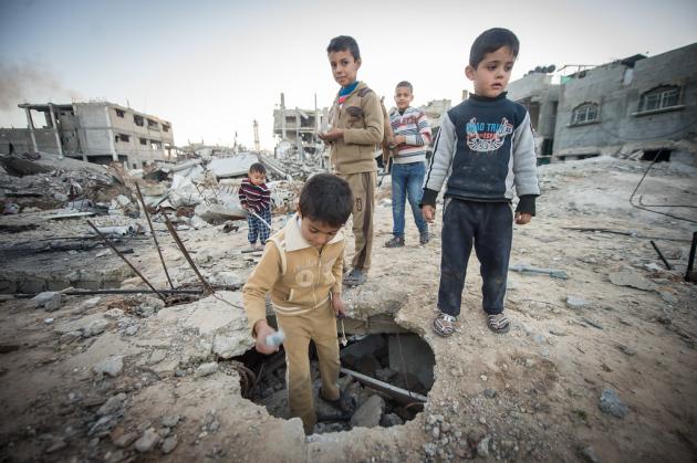 Onu: “A Gaza ucciso un bambino ogni 10 minuti”, Ministero Sanità: “Su 9.500 morti, 3.900 sono bambini, 2.400 donne”. Agenzie umanitarie: “Cessate il fuoco immediato”