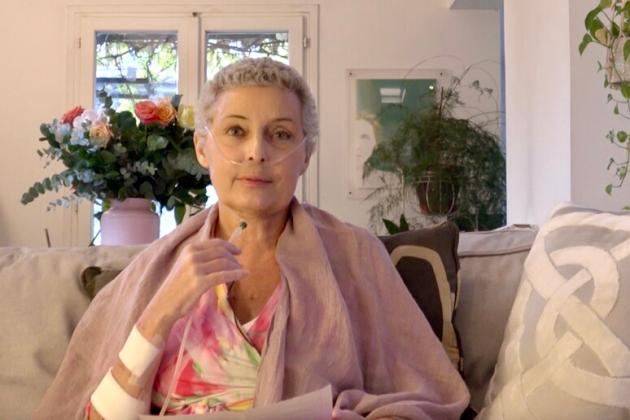 Addio a Sibilla Barbieri, morta per suicidio assistito in Svizzera l'attrice di "Dio salvi la regina", Cappato: "Soffriva di cancro, asl le ha rifiutato l'eutanasia"