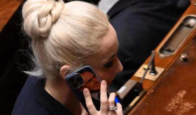 Marta Fascina, ritorno in Parlamento dopo un anno per la fiducia al dl Caivano: “Assenza motivata da una sofferenza indescrivibile”
