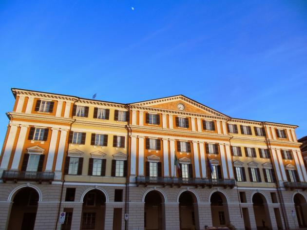 Cuneo, sesso con alunno 14enne, prof 42enne condannata a 3anni e 10mesi per abusi sessuali: si era anche tatuata il nome del ragazzo sul braccio
