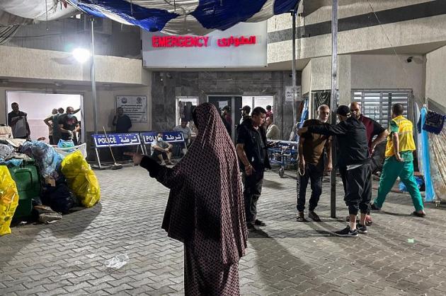 Gaza, cecchini intorno all'ospedale al-Shifa, ministero sanità: "Sparano a chiunque si muova", primario chirurgia: "Stanno morendo tutti i bambini, reparti senza elettricità"