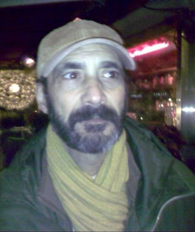 Addio a Paolo Cucciari, morto per turbo cancro il titolare di "Chiosco Mentana", lo storico chinringuito nella piazza tre le "5 Vie" di Milano, aveva 75 anni