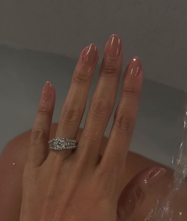 Belen Rodriguez si sposa? La "proposta di matrimonio" alle Maldive, su Instagram spunta l'anello con il "sì"