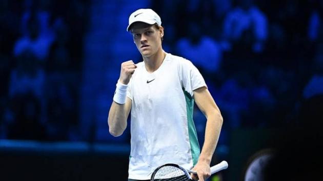 Atp Finals Torino, Sinner batte Tsitsipas in due set con doppio 6-4: "Ho giocato in modo perfetto", sfida con Djokovic il 14 novembre