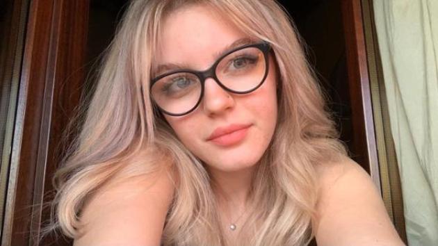 Ilaria de Vecchi, morta per tumore la 18enne di Gruaro, da 15 mesi sapeva della malattia: per un anno ha studiato in ospedale