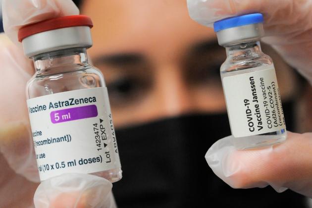 Trombosi da vaccino Covid AstraZeneca, scoperta la causa dei coaguli che provocano infarti occludendo vene intorno al cervello: è un gene