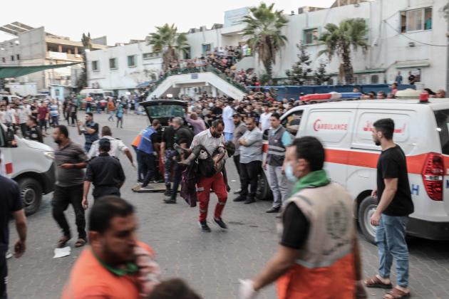 Gaza ospedale al Shifa, Israele: "Un'ora per evacuare", 5000 civili lasciano la struttura, 120 pazienti ancora dentro, 12 già morti in terapia intensiva