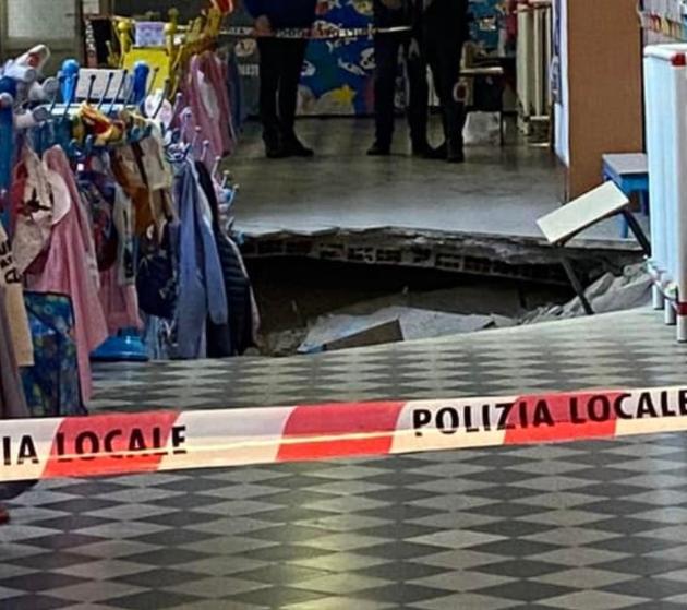 Chiavari, crolla il pavimento della scuola d'infanzia Della Torre, evacuati 75 bambini e le loro maestre
