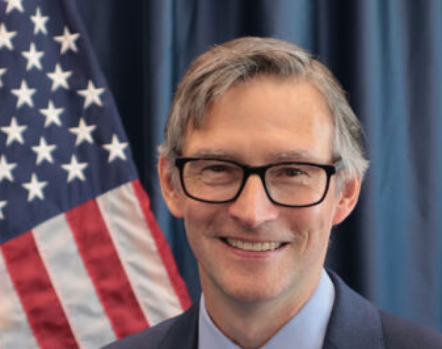 Douglass Benning nuovo console Usa a Milano, chi è il diplomatico con precedenti incarichi a Tegucigalpa, Londra, Praga e Città del Messico con la passione per il tennis