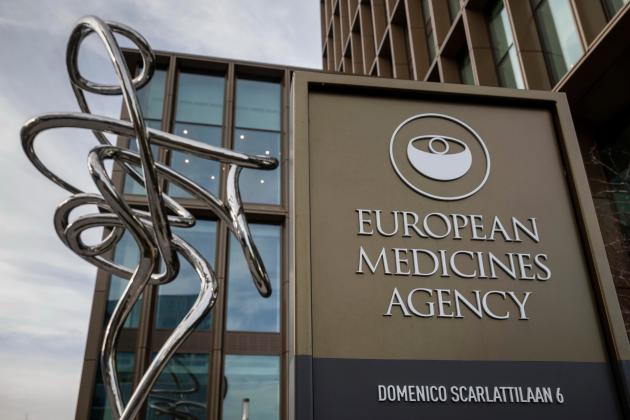 Vaccino Covid, la lettera in data 14 ottobre 2023 inviata dall'EMA all’Eurodeputato Marcel de Graaff: "Siero non previene il contagio"