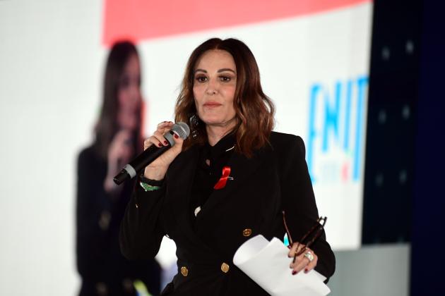 Daniela Santanchè minacciata sui social, utente su Facebook: “Sparatele con un fucile per farla dimettere”, Ministra: “Avanti per la mia strada”