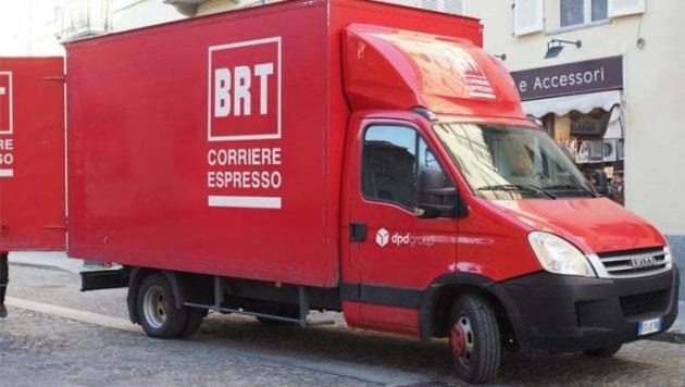 Bartolini e i problemi nelle consegne, il caso della bottarga: 1.738 km da Buggerro (Sardegna) a Milano e ritorno per errore