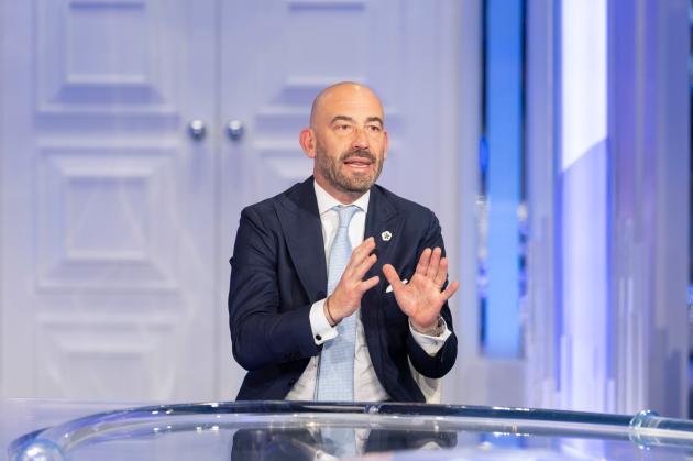 Bassetti attacca Meluzzi: "L'ischemia non colpiva solo i vaccinati contro il Covid?", il Web: "Rifiuto dell'umanità"