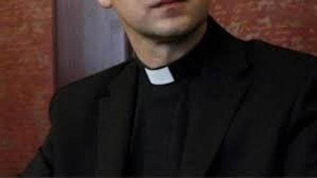 Prete si innamora di una parrocchiana e fugge con lei nel Salernitano, mentre viene sospesa ogni attività in chiesa