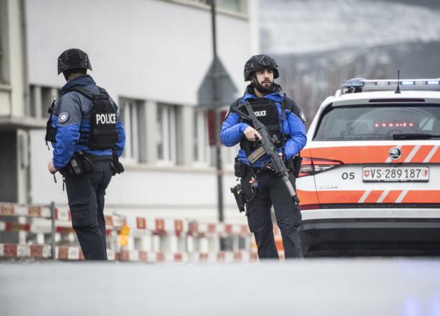 Svizzera, sparatoria a Sion, due morti e un ferito, arrestato il killer nella regione di Saint-Léonard