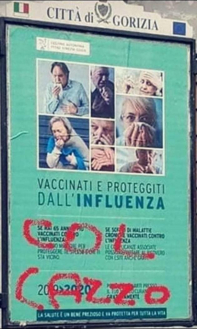Vaccino Covid, cartellone a Gorizia “vaccinati e proteggiti dall’influenza”, la replica: “Col ca**o”