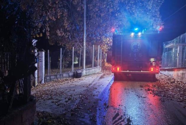 Incendio in casa a Campobasso, morto bambino di 9 anni, gravi la mamma e i fratelli, rogo partito da illuminazione natalizia