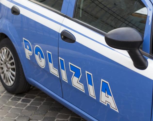 Genova, chiede il crack a un pusher, diciannovenne spinta contro un muro e violentata nel centro storico