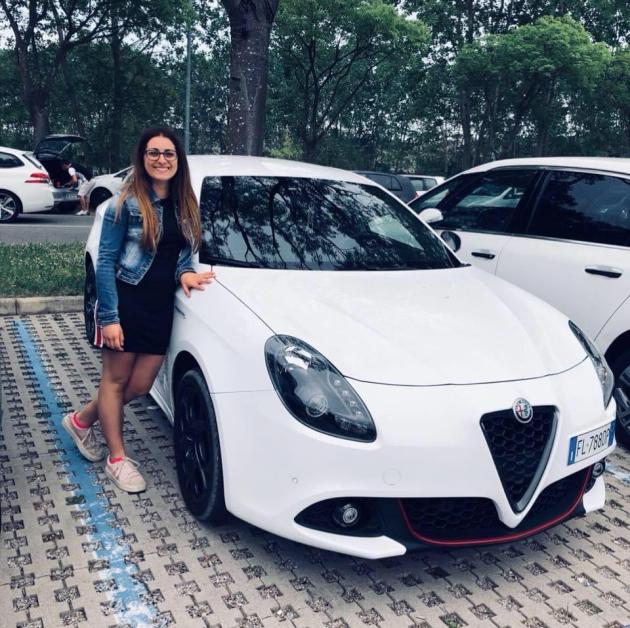 Vanessa Ballan, chi è la donna uccisa nel Trevigiano a coltellate dall'ex, aveva 27 anni ed era incinta del secondo figlio. Caccia all'uomo