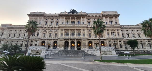 Divorzio, Cassazione: "Per l'assegno di mantenimento calcolare anche la convivenza pre-matrimoniale"