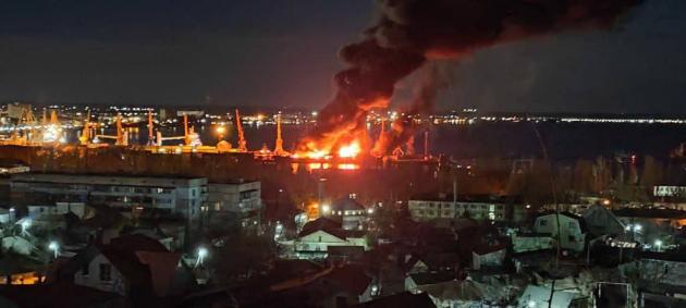 Kiev, distrutta nave da sbarco russa Novocherkassk nel Mar Nero, 350 evacuati, 1 morto e due feriti