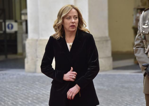 Meloni, altro rinvio della conferenza stampa di fine anno, Palazzo Chigi: “Recrudescenza dello stato influenzale”