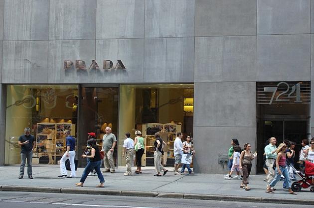 Prada, il gruppo acquista per 425 milioni di dollari un palazzo sulla Fifth Avenue a New York