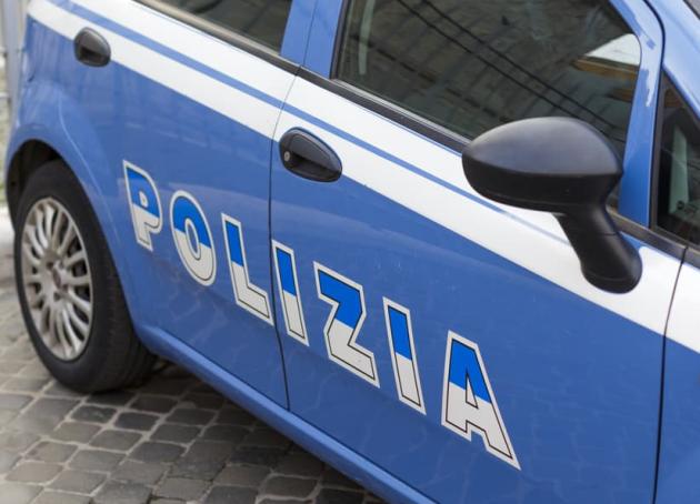 Genova, non vuole pagare il conto in pizzeria ed estrae un coltello, fermato dalla polizia con il taser