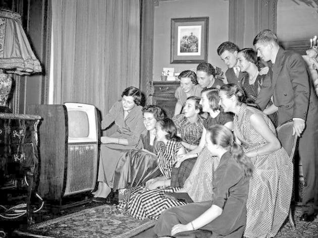 Rai compie 70 anni, il 3 gennaio 1954 le trasmissioni della tv pubblica. Storia dello strumento che ha cambiato il Paese