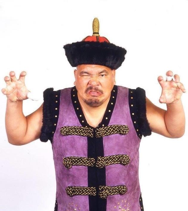 Addio a Killer Khan, morto per malore improvviso al bar uno dei più wrestler più “cattivi” di sempre: aveva 76 anni