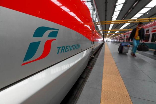 Trenitalia, "viaggi gratis per un anno", ma la promozione non esiste: la truffa diffusa dal passaparola su WhatsApp