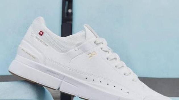 Svizzera, bufera sulle scarpe firmate da Roger Federer fatte in Vietnam per 18 euro e rivendute a 10 volte tanto