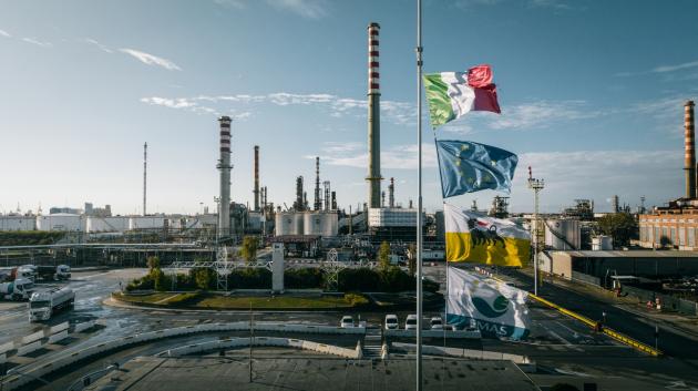 Eni, confermata la conversione della raffineria di Livorno; al via i lavori per la terza bioraffineria in Italia