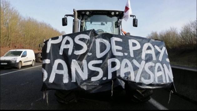 Protesta agricoltori anche in Francia, la marcia dei trattori si allarga a macchia d'olio e punta l'Europa: un'ottima notizia