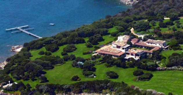 Berlusconi, Villa Certosa in Sardegna messa in vendita dagli eredi per 500 mln €: 126 camere e parco di 120 ettari
