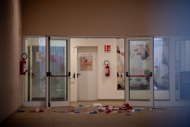 Pieve Emanuele (MI), studente di 15 anni accoltellato alla gamba da 18enne a scuola, dopo lite per una ragazza