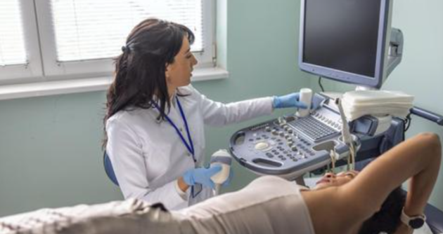 Tumori al colon, boom nei giovani fra i 25 e i 49 anni nel 2024: +39% nelle donne e +26% negli uomini rispetto al 2018 - LO STUDIO