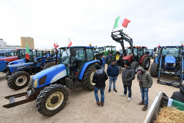 Le proteste dei trattori continuano, ma il potere proverà a demonizzarle 