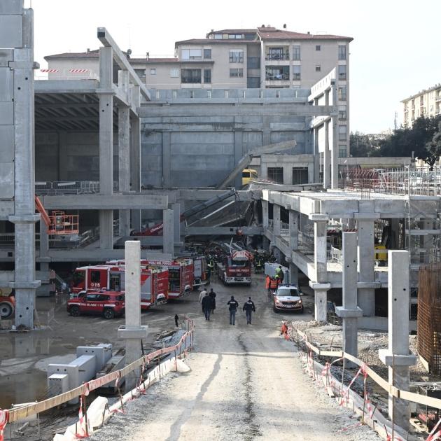 Crollo cantiere Esselunga Firenze, il pm: "2 operai senza permesso di soggiorno tra i morti; trovate criticità nel posto"